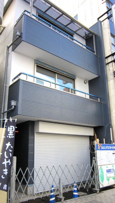 狭小地三階建二世帯の注文住宅の外観