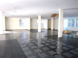 耐震工法テクノストラクチャーで建築した商業施設（さいたま市）事例の内観写真