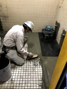 コンクリで床を埋める