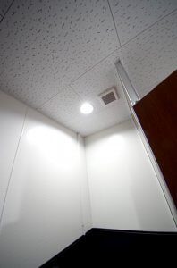 リフォーム後の照明は、スポット的な照明で、高級感がある。