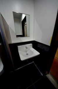 洗面台もリフォーム後は余計な配管がなくスッキリとした。