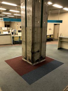 記入台がなくなった後のは柱は非常に汚れが目立つ状態であった