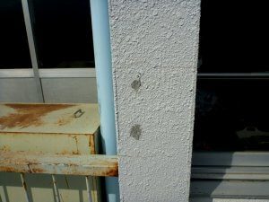 穴をエポキシ樹脂で埋めた後