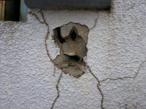 大きな穴が開いている